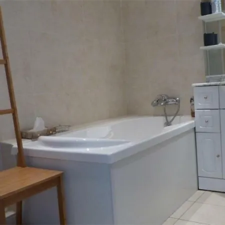 - 6 Pers, 102 M2, 4/3 7 Сибур